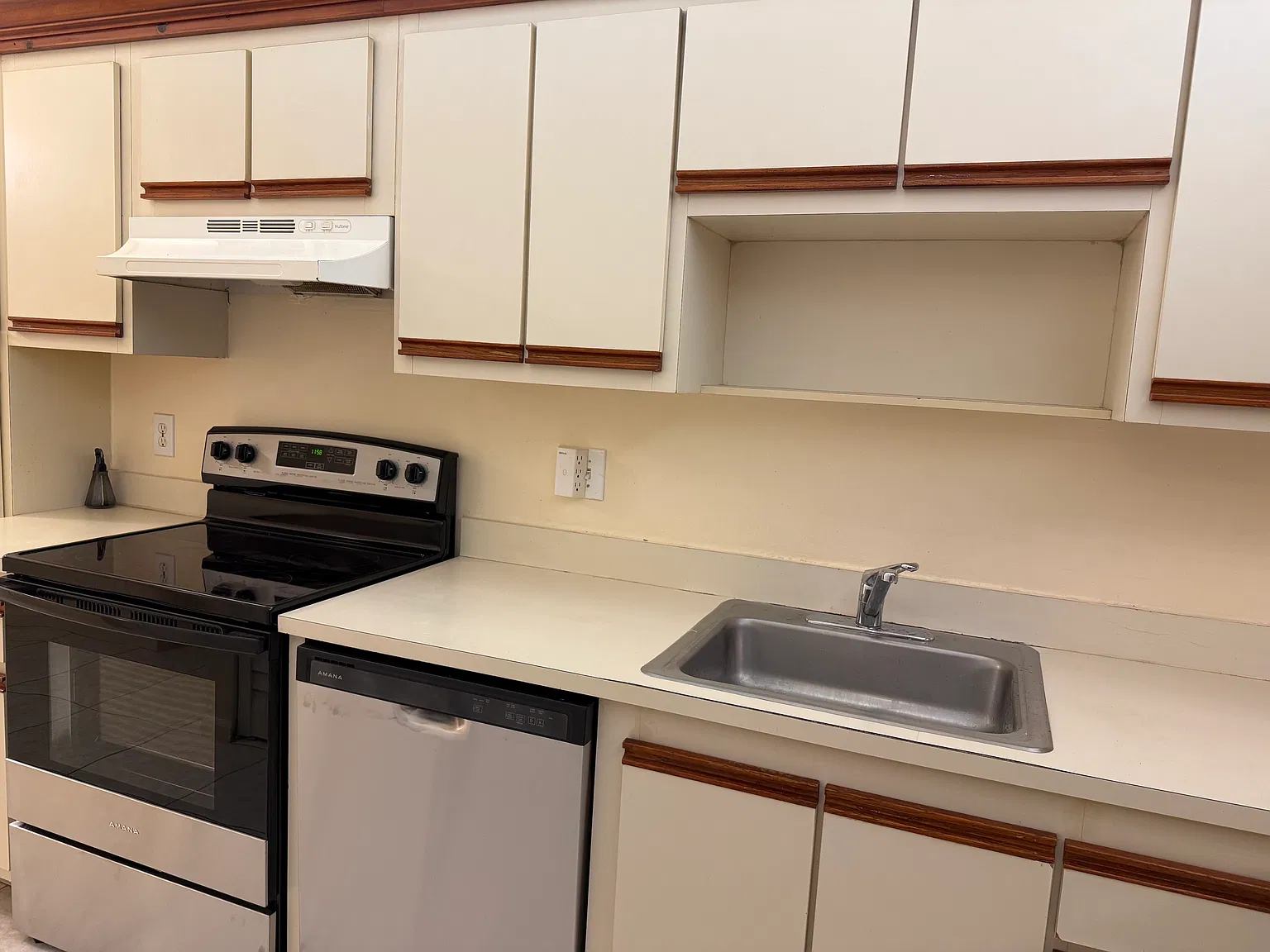 3 bed, 1212 sqft, $2,300 — Photo 3