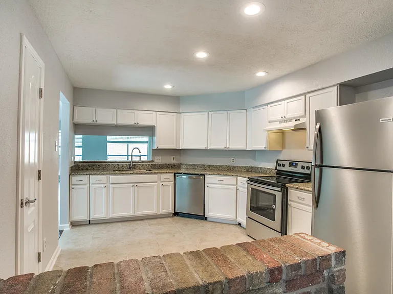 2530 Wheelwright Ln — Photo 4
