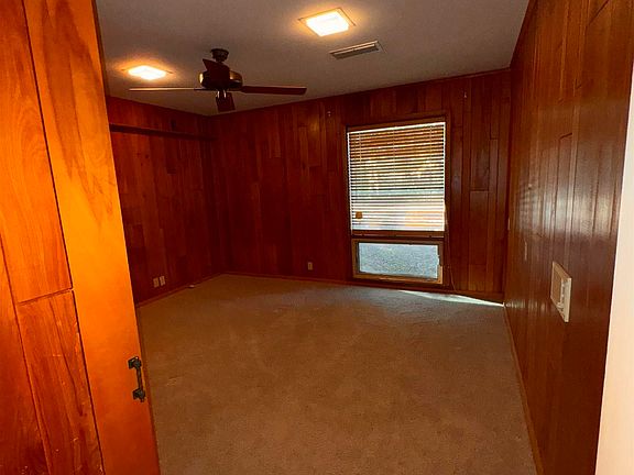 3rd image of 82 Northcutt Ln