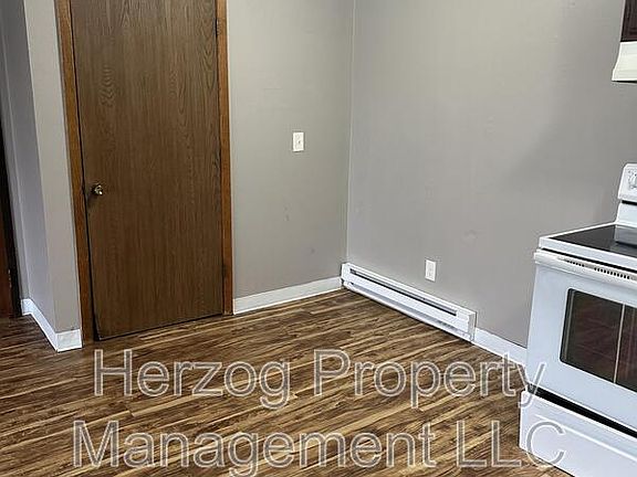 3rd image of 424 1st Ave NW #9