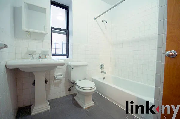 Rented by Link NY Realty | media 22