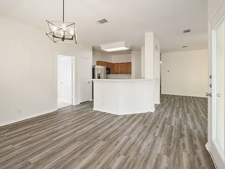 9724 Copper Creek Dr — Photo 10