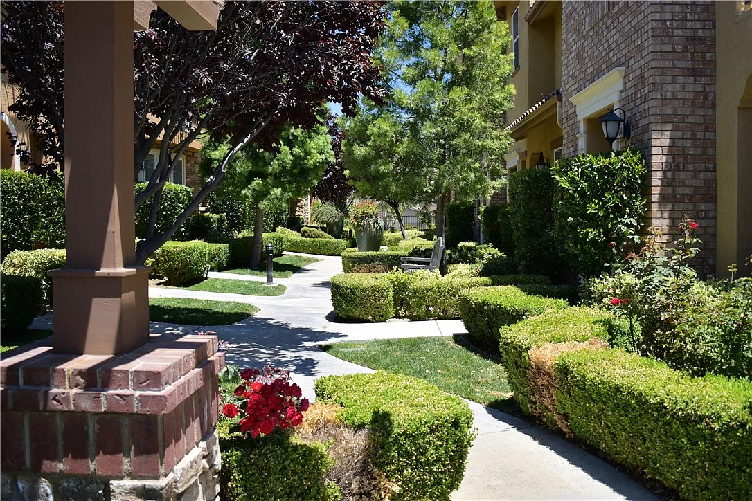 2 bed, 1440 sqft, $3,300 — Photo 4