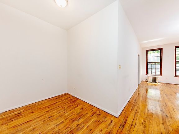 4th image of 522 E 82nd St APT 4