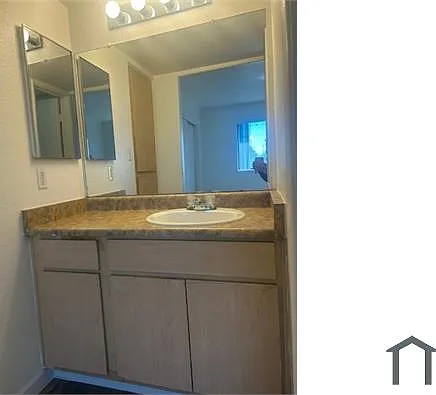 2902 E Fillmore St — Photo 22