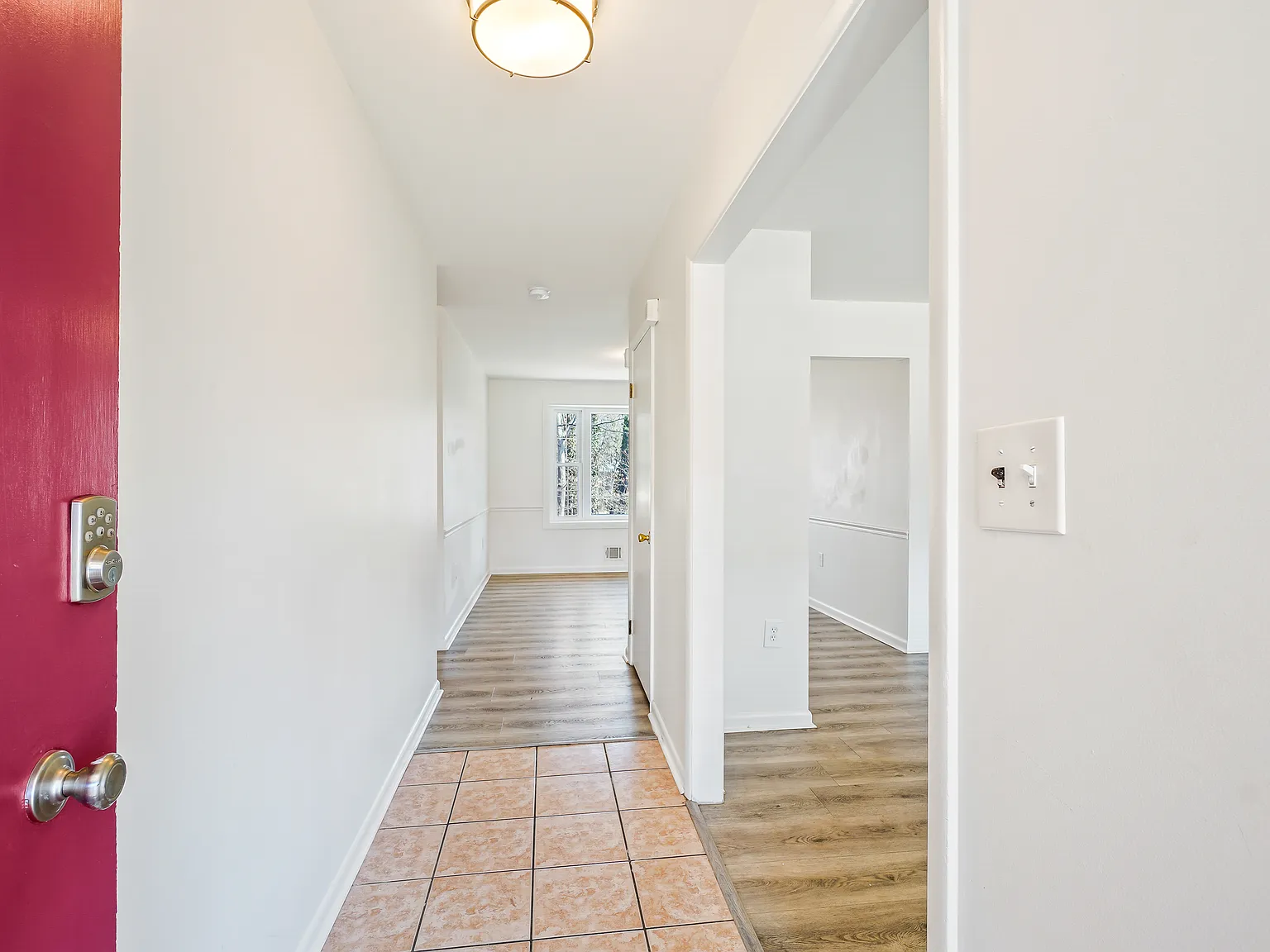 6 bed, 3000 sqft, $4,100 — Photo 2