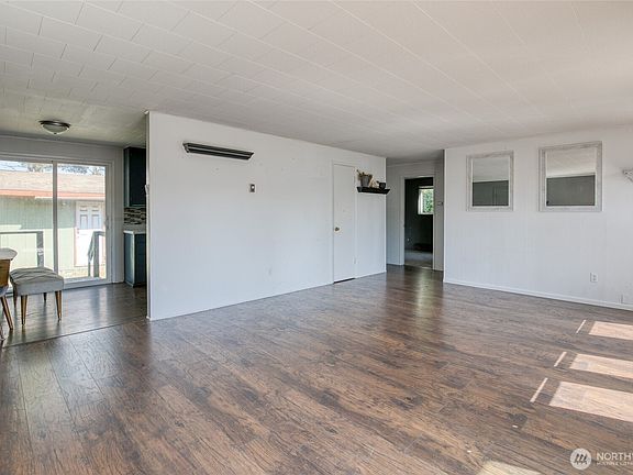 5th image of 516 Sand Dune Avenue SW