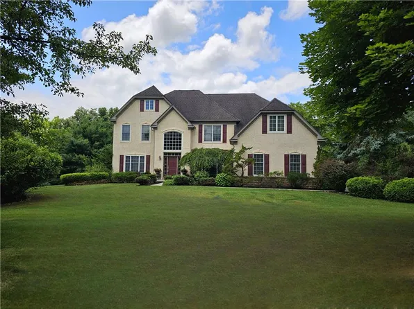 30 Melchor Dr, Easton, PA 18042