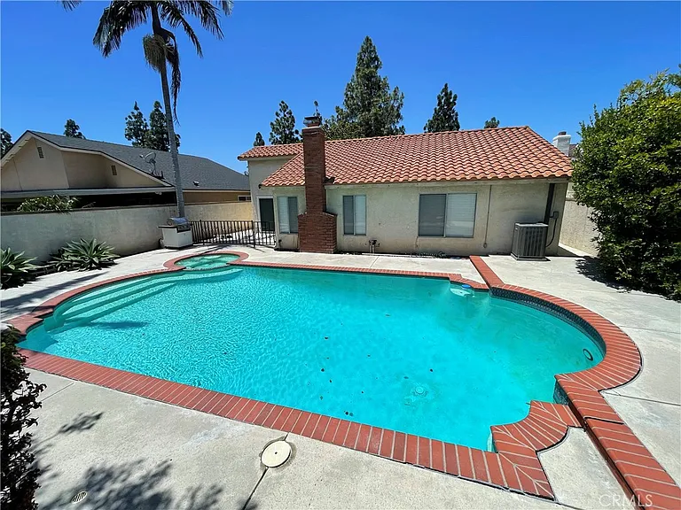 3117 S Salta St — Photo 2