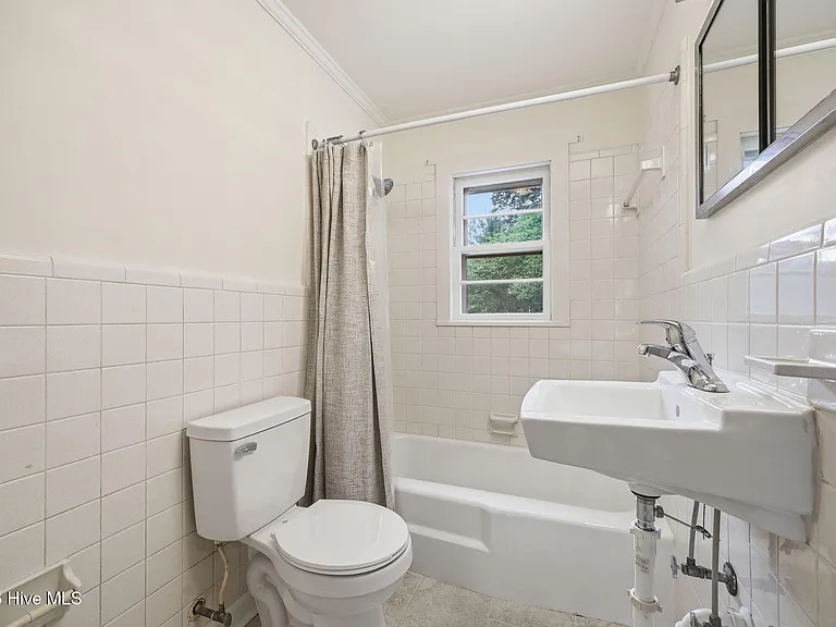 574 Simpson St — Photo 14
