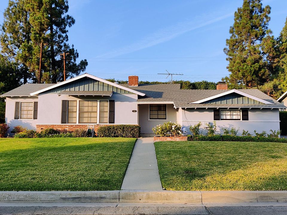 Front of house with large yard.
