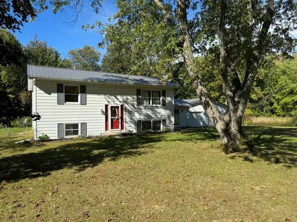 4701 N Grow Rd, Stanton, MI 48888