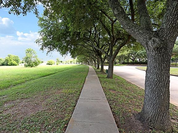 4th image of 5424 Palm Royale Blvd