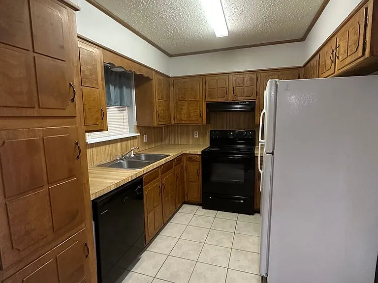 100 Bobbie Ct — Photo 3