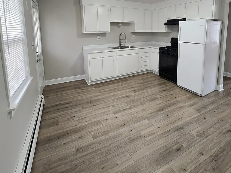 2015 Corbin Ave #4 — Photo 1