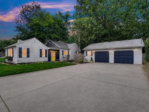 2696 Edgewood St, Portage, IN 46368