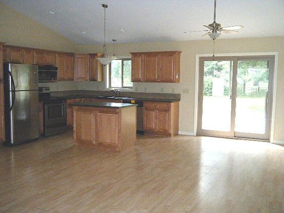 4th image of 709 Maple Ave