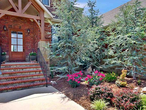 3rd image of 1015 E Lakecrest Dr