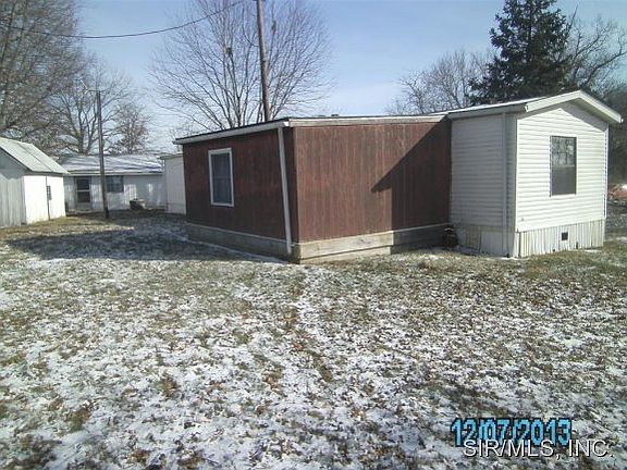 4th image of 975 Aarons Ln
