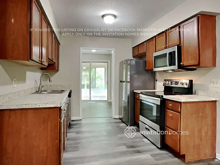 10273 Orleans Ln N — Photo 9