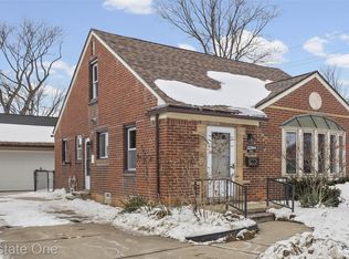 13344 Hart Ave, Huntington Woods, MI 48070