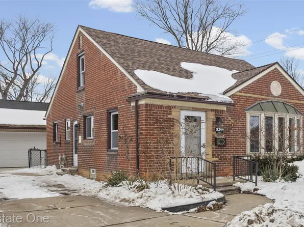 13344 Hart Ave, Huntington Woods, MI 48070