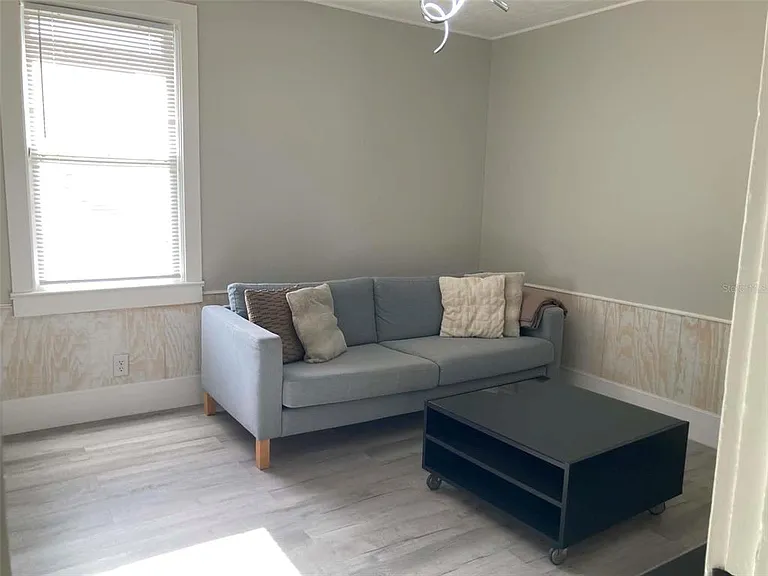 31 W Oakwood St #2 — Photo 8