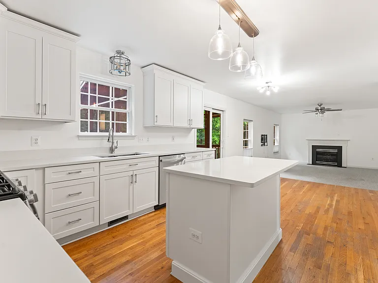 10105 Cotter Ct — Photo 3