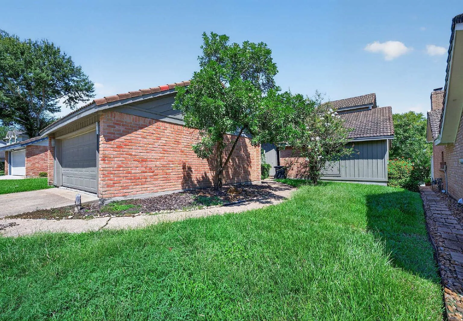 3 bed, 2.5 bath, 2363 sqft, $2,295 — Photo 3