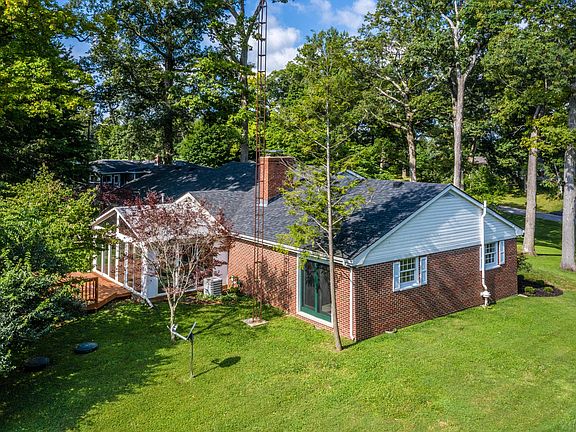 5th image of 2491 Pullins Woods Dr