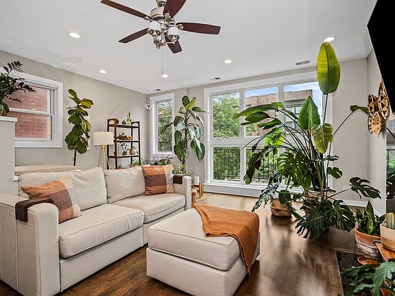 2nd image of 823 N Marshfield Ave #2