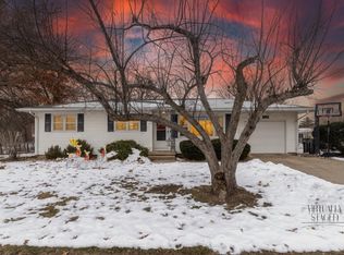 106 Orchard Dr, Cedar Falls, IA 50613