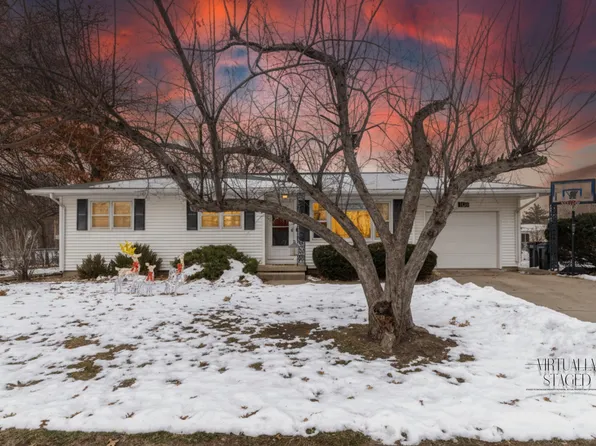 106 Orchard Dr, Cedar Falls, IA 50613