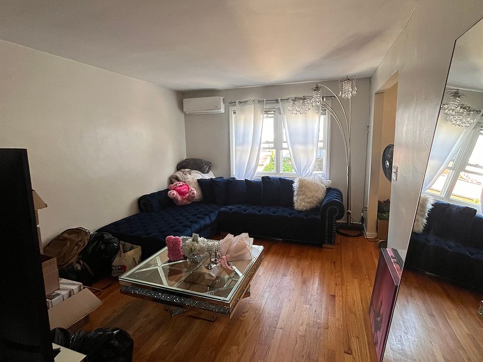 2nd image of 1418 Crosby Ave #1