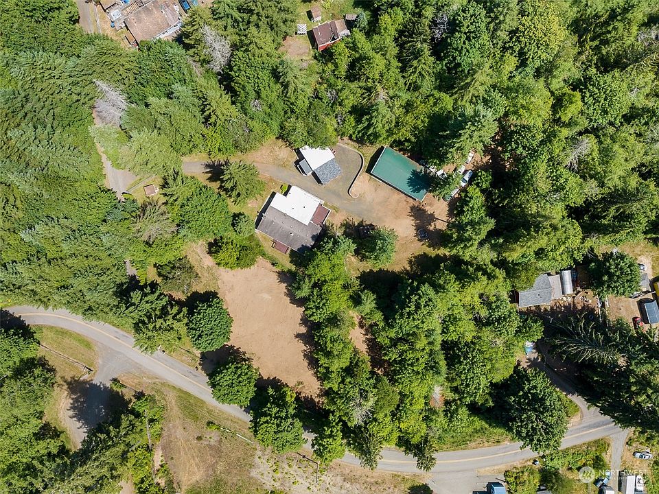 SO much opportunity for subdivision of the property or building additional homes.>