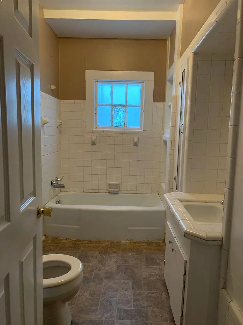 Cute 2BR/1BA Cottage With Lots of Extras! — Photo 4