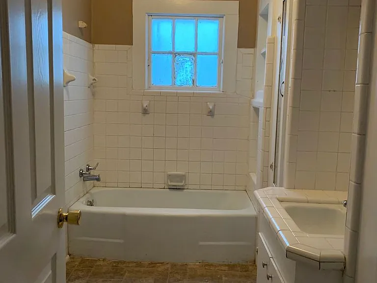 303 S Guegnon St — Photo 4