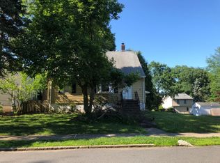 38 Bergen Ave, Waldwick, NJ 07463