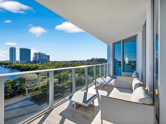 2nd image of 17111 Biscayne Blvd Unit 706