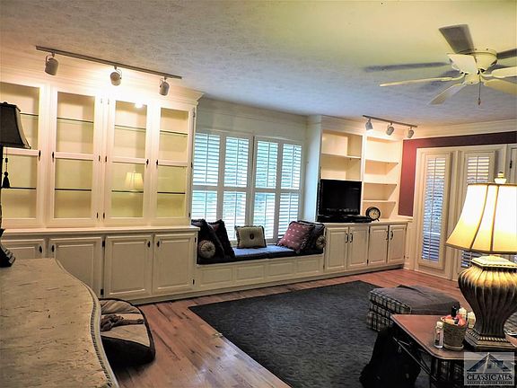 3rd image of 145 Rollingwood Dr