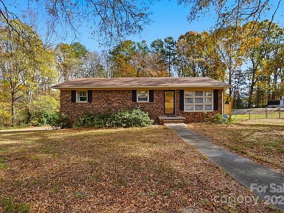 3rd image of 304 Tanglewood Dr