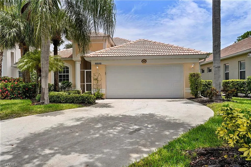 3 bed, 2.0 bath, 2039 sqft, $3,900 — Photo 2