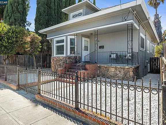 4 bed, 1.5 bath, 1492 sqft, $5,400 — Photo 1