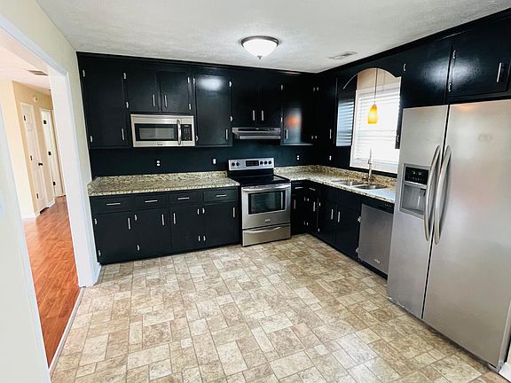 3rd image of 900 Charlotte Dr