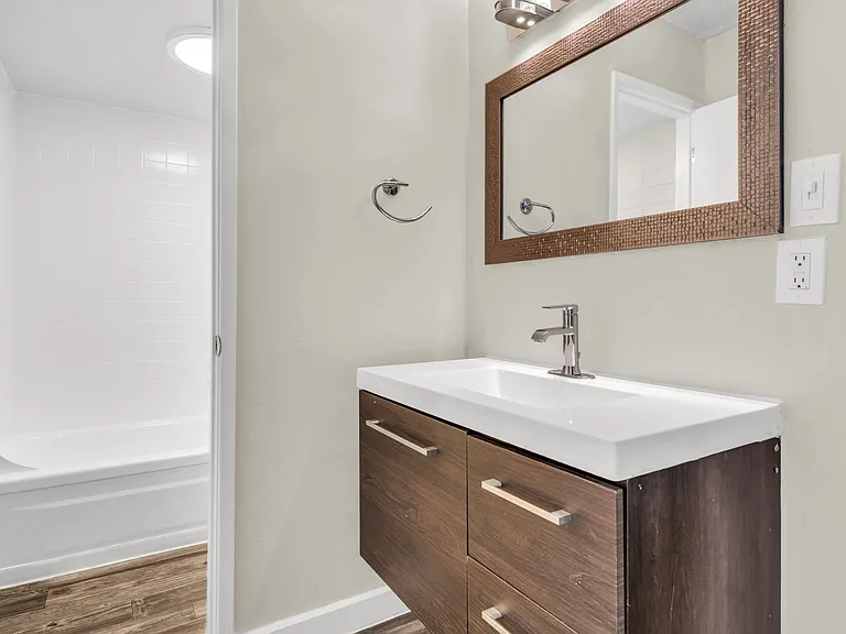 Elton Studio Suites — Photo 35