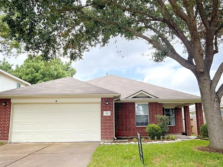 5923 Shining Leaf Ct — Photo 1