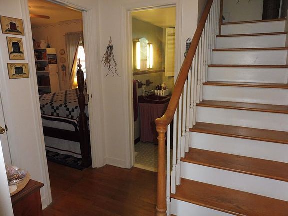 4th image of 2220 Memorial Ct