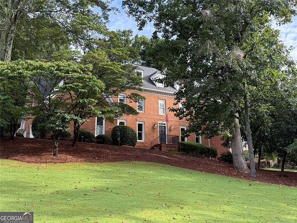 1st image of 7680 Dunvegan Close