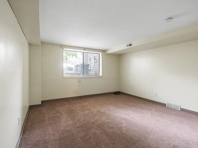Greenwich Manor Apartments — Photo 24