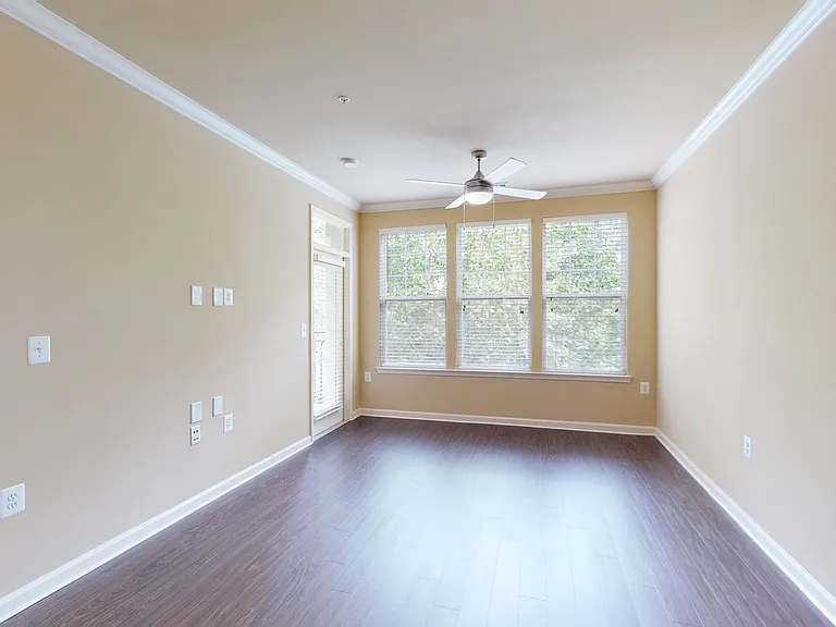 Signal Hill Apartment Homes — Photo 51
